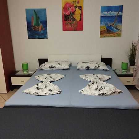 Apartma Santina Apartment ไพราน ภายนอก รูปภาพ